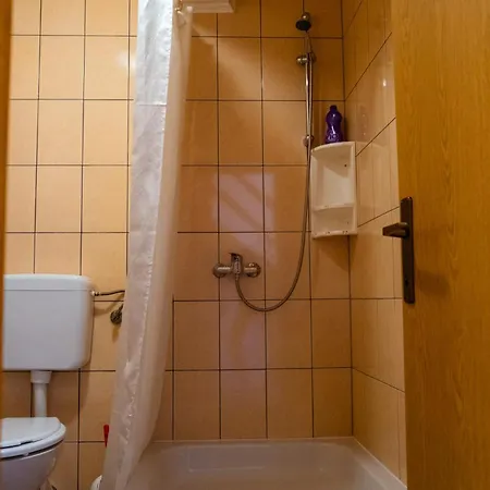 Konukevi Nevenko Kupres (Canton 10)